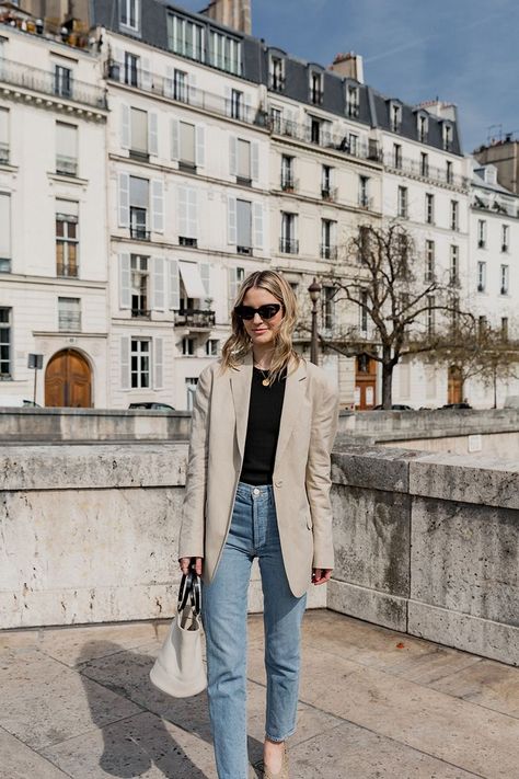 Beige Blazer Outfit, Marine Jeans, Relaxed Clothing, Smart Chic, Girl In Paris, Parisian Outfits, Pijamas Women, Influencer Style, Fashion Staples