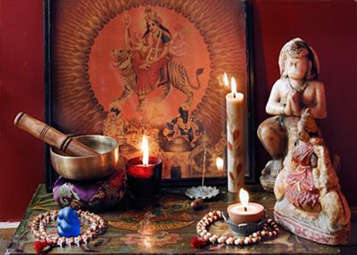 Hindu Altar Ideas Home, Durga Altar, Hindu Practices, Hindu Shrine, Hindu Altar, Small Meditation Room, Hindu Decor, Reiki Room Ideas, Altar Inspiration