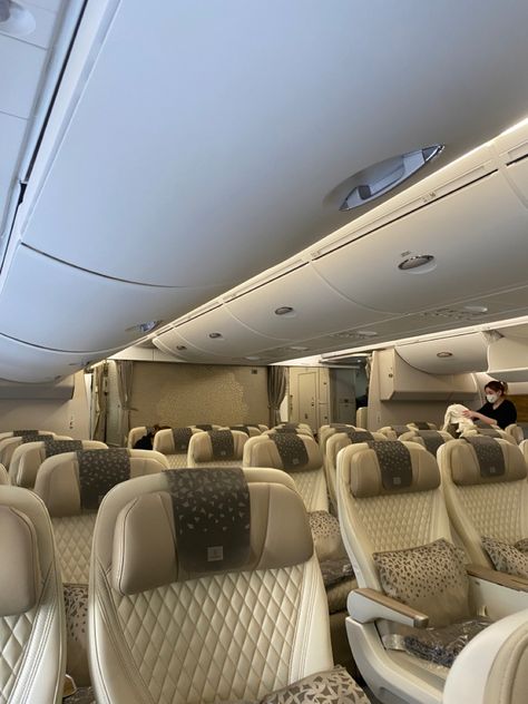 Emirate Premium Economy Emirates Premium Economy, Emirates Economy, Emirates Plane, Emirates Airline Cabin Crew, Airplane Outfit, Emirates Flights, Premium Economy, Flying First Class, Boss Moves