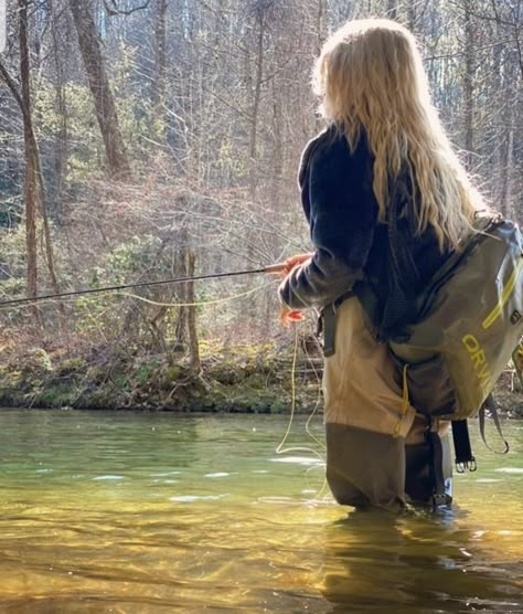 Female Fly Fishing, Fly Fishing Aesthetic, Fishing Outfits For Women, Women Fly Fishing, Female Fisherman, Fishing Aesthetic, Fly Fishing Girls, Fishing In Canada, Women Hunting