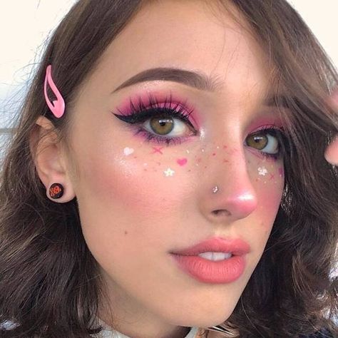 13 Maquillajes para celebrar San Valentín con lindas fotos Carebear Make Up, Pink Care Bear Makeup, Nina Demont, Princess Peach Makeup, Soft Egirl Makeup, Ideas Maquillaje, Bear Makeup, Egirl Makeup, Galaxy Makeup