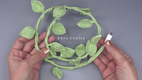 Ivy Cord Crochet, Crochet Charging Cord Cover, How To Crochet Around A Cord, Crochet Phone Cord Cover, Crochet Cord Cover Free Pattern, Charging Cord Wrap Diy, How To Crochet A Charger Cover, Crochet Charging Cable, Charging Cable Crochet