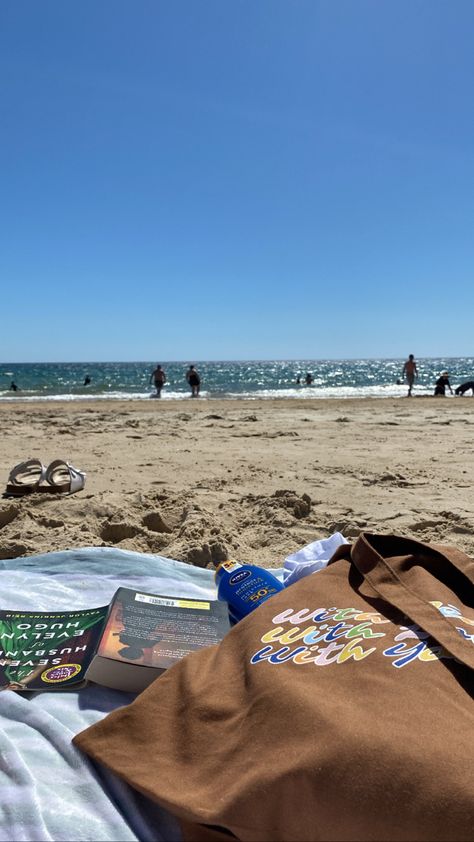 Australian Beaches Aesthetic, Australian Life Aesthetic, Nz Summer Aesthetic, Australia Manifestation, Australian Beach Aesthetic, Australian Summer Aesthetic, Australian Aesthetic, Beach Sunbathing, Aussie Beach