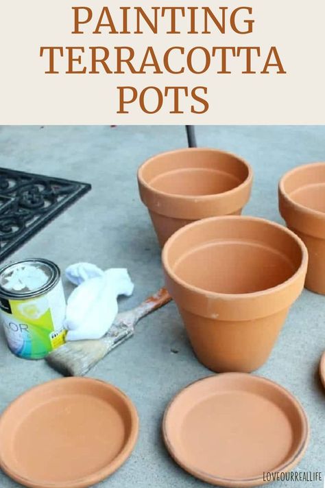 Ceramic clay pots. How To Paint Clay Pots, Terracota Pots Decor, Decorate Clay Pots, Paint Terra Cotta Pots, Mexican Clay Pots, Hand Painted Pots, Diy Terra Cotta Pots, Pots Diy, Terra Cotta Pots