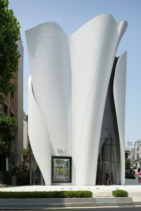 Gallery - House of Dior Seoul / Christian de Portzamparc - 1 Seoul, Modern Architecture, Dior Seoul, Christian De Portzamparc, House Of Dior, Lady Luxury, Modern Buildings, Architecture Building, Luxury Women