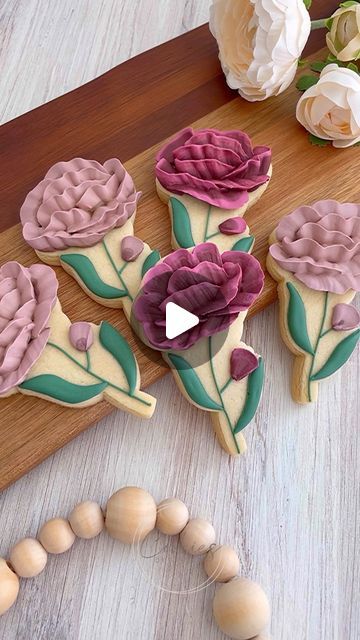 Greenery Cookies, Flower Cookies Bouquet, Cookies Flowers, Floral Cookies, Cookies Design, Elegant Cookies, Cookie Recipes For Kids, Flower Sugar Cookies, Royal Icing Flowers