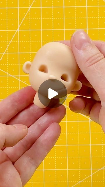 Yellow Bee Sugar Art x Vicky Teather on Instagram: "Hope to create a basic head from fondant. 

#cake #caketopper #caketutorial #cakevideo #cakereel #headcaketopper #sugarhead #fondanthead #howtocake #tutorial #fondant #fondantdecoration #fondanttutorial #fondantvideo" Printable Fondant Templates, How To Make Fondant Figures, Fondant Faces Tutorial Step By Step, How To Make People Out Of Fondant, How To Make Fondant Characters, Fondant People Tutorial, Fondant Figures Tutorial People, Fondant Human Figures Tutorials, Fondant Hair