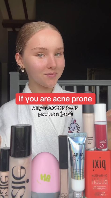 acne safe makeup!💗 Acne Safe Makeup Routine, Acne Safe Skincare, Clean Makeup With Acne, Natural Makeup For Acne Skin, Best Skincare For Acne, Acne Friendly Makeup, Clean Girl Makeup With Acne, Makeup For Oily Acne Prone Skin, Acne Makeup Routine