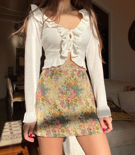 cece on Twitter: "— °♡° skirt °✧°… " Pretty Spring Outfits, Flower Skirt Outfit, Green Knit Dress, Outfits Vintage, Cute Skirt Outfits, Flower Skirt, Vintage Skirts, Cute Skirt, Crop Top Outfits