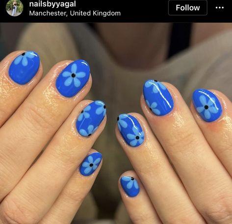 Cute Gel Nails Blue, Spring Funky Nails, Two Tone Nail Designs Color Combos, Short Natural Summer Nails, Blue Summer Nails Designs, Fun Simple Nails, Fun Short Nails, School Nails Short, Blue Nails With Flowers