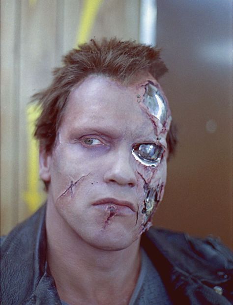 Terminator Costume, Arnold Schwarzenegger Terminator, Superman Live Wallpaper, Terminator T800, The Terminator 1984, Terminator 1984, Movie Villains, Terminator Movies, The Terminator