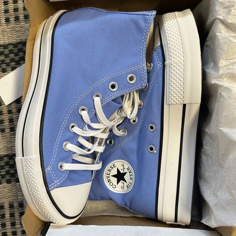 Brand New Snazzy Outfits, Converse Ideas, Colored Converse, Mia Thermopolis, Cute Converse Shoes, Converse Aesthetic, Cute Converse, Shoe Designs, Blue Converse