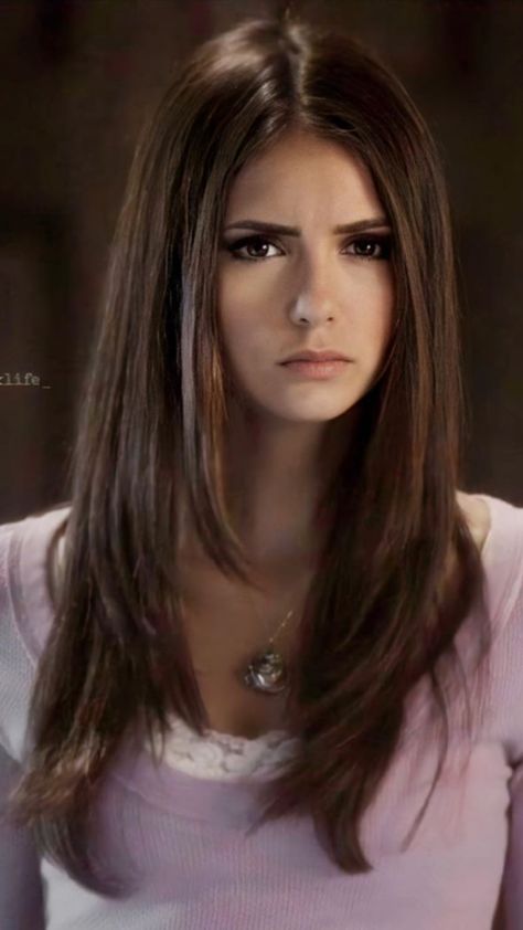 Nina Dobrev Hair, Elena Gilbert Style, Brown Hair Inspo, Katherine Pierce, Long Brown Hair, Haircuts Straight Hair, Penteado Cabelo Curto, Elena Gilbert, Haircuts For Long Hair