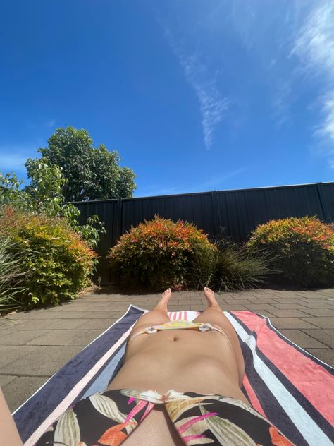 Backyard Tanning Aesthetic, Tanning Bed Pictures, Backyard Tanning, Friends Tanning Aesthetic, Tanning Memes Humor, Tanning, Yard