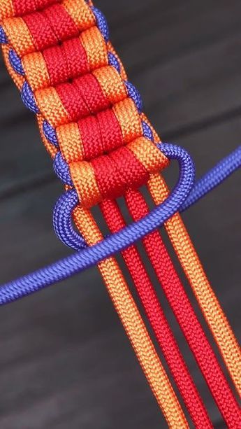 Paracord Keychain Ideas, Paracord Tutorial Step By Step, Parachute Cord Crafts, Paracord Uses, Paracord Weaves, Paracord Zipper Pull, Paracord Bracelet Designs, Paracord Projects Diy, Paracord Necklace