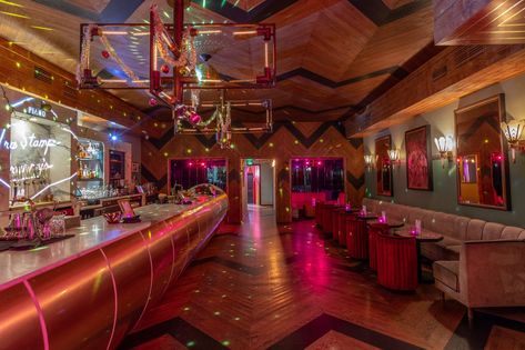 17 Unique Bars In LA - Los Angeles - The Infatuation Los Angeles Bars, Los Angeles Restaurants, Piano Bar, Coffee Shop Bar, Tramp Stamp, Los Angles, Dive Bar, Rooftop Bar, Interior Deco