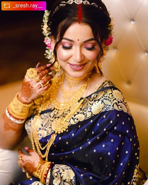 Reception Look For Bengali Bride, Reception Look Bengali Bride, Bengali Bride Kolka Design, Bengali Jewellery Traditional, Bengali Bride Saree, Bengali Reception Look, Bengali Bride Traditional Look, Bengali Bride Look, Bengali Reception Bridal Look