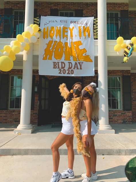 sorority bid day theme Sorority Party Themes, Delta Gamma Designs, Sorority Recruitment Themes, College Acceptance Letter, Sorority Rush Themes, Sorority Themes, Sorority Poses, Recruitment Themes, Sorority Banner