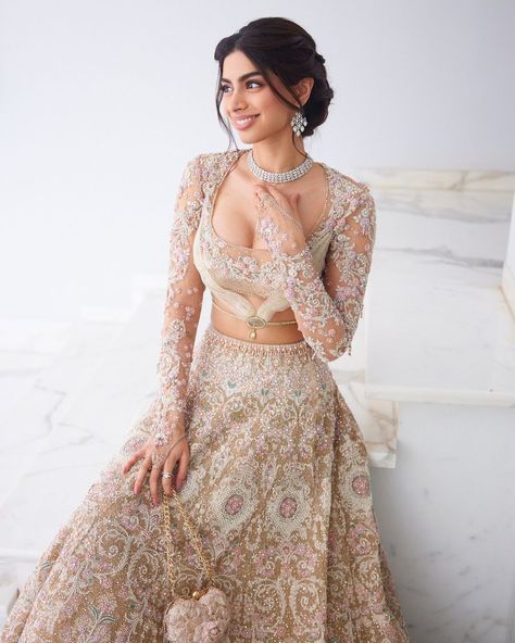 All posts • Instagram Tarun Tahiliani Blouse, White Lehenga Look, Tarun Tahiliani Bridal, Asian Princess, Khushi Kapoor, Couture 2024, Wedding Fits, Engagement Lehenga, Latest Blouse Designs