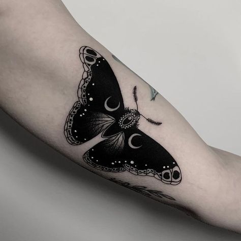 Black Work Cover Up Tattoo, Dark Butterfly Tattoo Coverup, Tattoo For Cover Up, Blackout Tattoo Coverup, Tattoo Dark Work, Blackwork Butterfly Tattoo, Black Work Tattoo Blackwork, Butterfly Leg Tattoos, Butterfly Tats