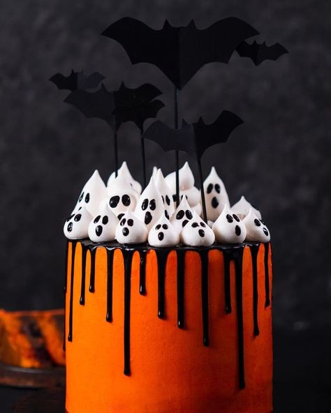 Halloween Tårta, Halloween Cake Ideas, Menu Halloween, Halloween Torte, Pasteles Halloween, Bolo Halloween, Dessert Halloween, Halloween Cake Decorating, Halloween Baking