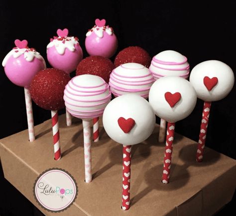 Lulu Pops by Lina Cake Pops San Valentin, Valentine Cakepops, Cakepops Ideas, Heart Cake Pops, Valentine Cake Pop, Cake Pop Designs, Pop Cakes, Cake Pop Decorating, 50th Cake