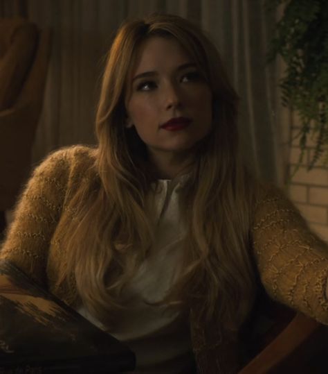 Haley Bennett Aesthetic, Hailey Bennett, Hayley Bennett Red Hair, Shifting Faceclaims, Haley Bennett Red Hair, Haley Bennett Gif, Brunette Female Face Claims Gif, Face Claim Shifting, Hayley Bennett