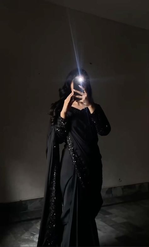 Black Saree Elegant, Black Saare Outfit, How To Style Black Saree, Black Desi Aesthetic, Black Traditional Outfit, Black Saree Ideas, Black Saree For Farewell, Elegant Saree For Farewell, Black Traditional Dress