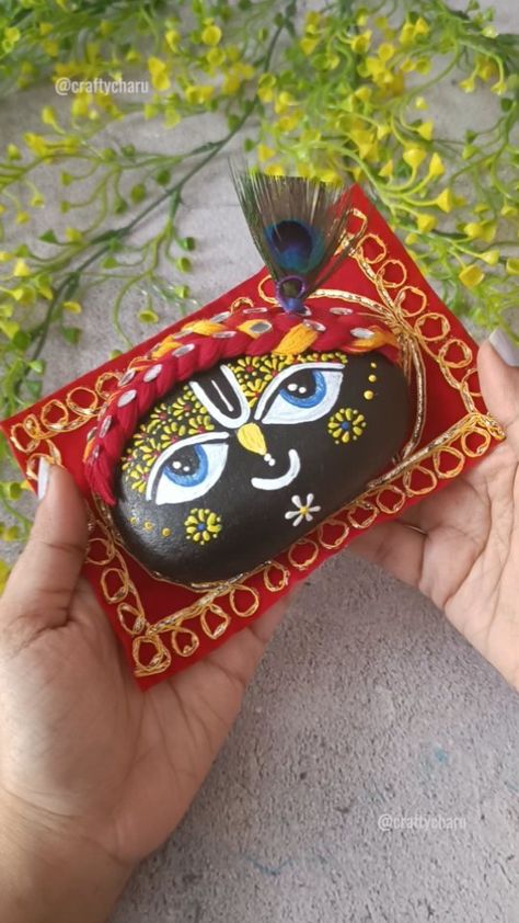 Charu Gupta | DIY applique work on tote bag 💙🤍 "Thrilled to announce my exclusive collaboration with Kapda Shop! 🌟 Dive into a world of endless fabrics... | Instagram Tote Bag Fabric, Diy Applique, Cloth Tote Bag, Diy Crafts Love, Stone Art Painting, Applique Work, Diwali Craft, Diy Gift Set, Art And Craft Videos