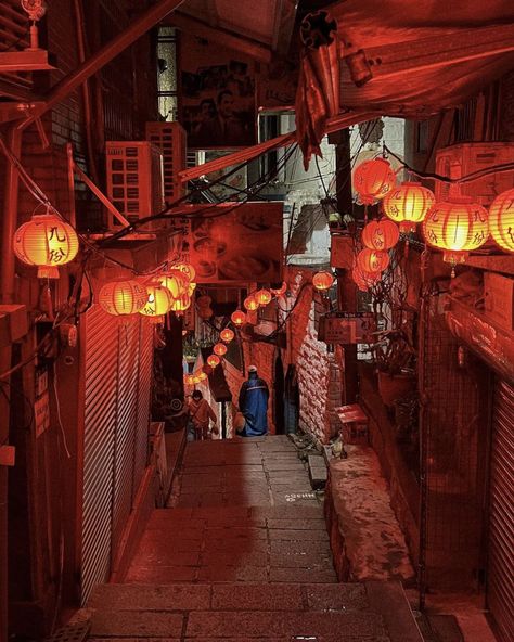 Hong Kong Movie Aesthetic, Hong Kong Night Market, Hong Kong Night Aesthetic, Hong Kong At Night, Japanese Night Market, 90s Hong Kong Aesthetic, Night Market Aesthetic, Aesthetic Hong Kong, Lanterns Aesthetic