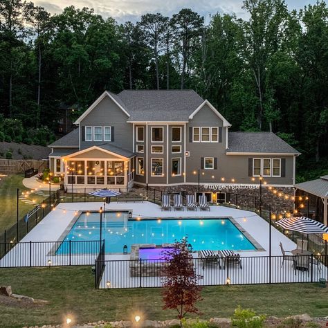 Swimming Pool Wedding Reception, Pool Designs Modern, Pool Addition, Luxurious Farmhouse, Backyard Goals, Outdoor Pool Area, Modern Pool, Pools Backyard Inground, Becki Owens