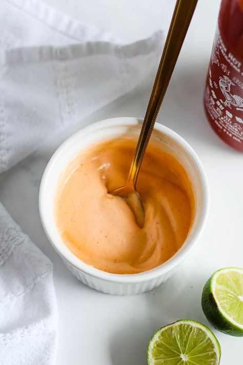 3-Minute Sriracha Mayo with Greek Yogurt Sriracha Mayo Recipe, Creamy Dipping Sauce, Over Night Oats, Mango Chia Pudding, Mornay Sauce, Greek Yogurt Sauce, Vanilla Chia Pudding, Bang Bang Sauce, Night Oats