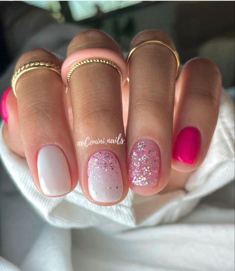 Glitter Rosa, Nagellack Trends, Cute Gel Nails, Dipped Nails, Nail Art Ideas, December 7, Chic Nails, Fancy Nails, Short Acrylic Nails