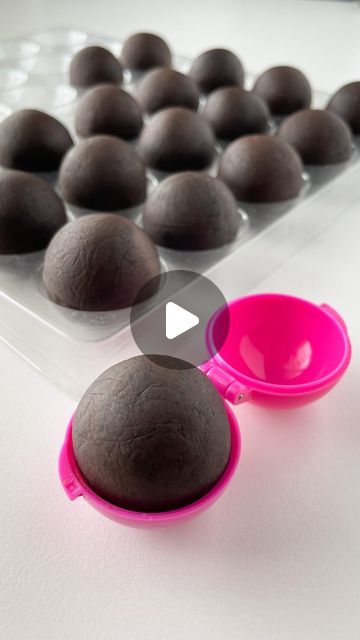 My Little Cakepop Molds 📍Home of the original 3D cake pop mold. on Instagram: "Ever wondered what recipe we use to get that perfect, smooth cake pop dough? @unforgedible_art has your back!😋💗 We also have a few other recipes up on our “recipes” highlights on our page! Make sure to check them out and let us know if you’ve ever tried any of them! ⠀⠀⠀⠀⠀⠀⠀⠀⠀ Tap image for items used. Shop www.MyLittleCakepopMolds.com. $5.95 flat rate shipping, free on orders of $100.00 or more (domestic only). We ship fast usually same day or next. Worldwide shipping and in store pick up also available!  . #MyLittleCakepop #MyLittleCakepopMolds #cakepops #cakepop #cakepopmolds #cakepopmold #sweettreat #cakesupplies #baking #bakingsupplies #smallbusiness #pinkcakepops #eastercakepops #easter #sweettreatrun #b Cake Pop Birthday, How To Use Cake Pop Molds, Push Pop Cake Ideas, Lamb Cake Pops, Lol Cake Pops, Cake Pops Display, How To Decorate Cake Pops, Pops Cake, Cake Pops Diy