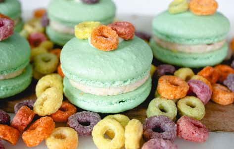 Froot Loops Cereal Macarons - Sprinkles + Scribbles Cereal Macarons, Macaron Fillings, Froot Loops Cereal, Fruit Loops Cereal, Cereal Flavors, Macarons Recipe, Macaron Filling, Watermelon Ice Cream, Macaron Flavors