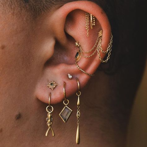 Ear update ✨ @larsmakes did a cute lil stacked lobe with the cutest lil “Lina” end from @m.us.hroom | Instagram Piercing Business, Ear Piercing Curation, Piercing Curation, Stacked Lobe, Different Types Of Ear Piercings, Triple Lobe Piercing, Multiple Piercings Earrings, Piercing Inspiration, Ear Lobe Piercings