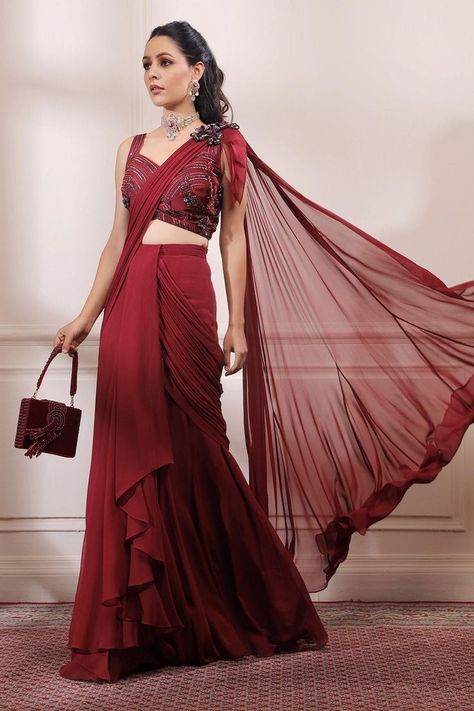 Isha Gupta, Saree Gowns, Drape Sarees, Fancy Sarees Party Wear, Draping Fashion, Saree Gown, Drape Saree, Saree Designs Party Wear, Indian Dresses Traditional