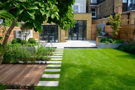 Garden Ideas Uk, Small Garden Landscape, Contemporary Garden Design, Small Courtyard Gardens, Back Garden Design, Garden Design Layout, Garden Makeover, Inspire Me Home Decor, Contemporary Garden