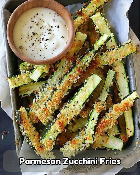 Parmesan Zucchini Fries - Greenku Recipes Fries Oven, Low Calorie Snack, Healthy Low Calorie Snacks, Parmesan Zucchini Fries, Crispy Zucchini, Zucchini Sticks, Healthy Low Calorie, Family Snacks, Parmesan Zucchini