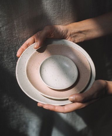 Plate Photography Styling, Pottery Photography Styling, Plates Photography Styling, Plate Photography Ideas, Pottery Plates Designs, Ceramics Photoshoot, Pottery Photoshoot, Plates Photography, Pottery Exhibition