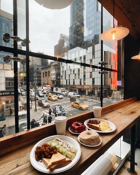 Nyc Morning, Architecture Restaurant, New York City Aesthetic, Nyc Baby, 카페 인테리어 디자인, Nyc Aesthetic, New York Cheesecake, 패턴 배경화면, Nyc Life