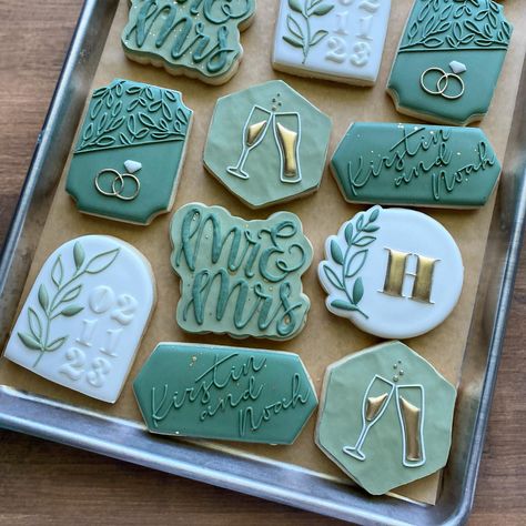 Emily Perkins (@thecookiedesigner) • Instagram photos and videos Bubbles And Brews, Emily Perkins, Wedding Shower Cookies, Engagement Cookies, Wedding Cookies, October Wedding, Cookie Decorating, Sugar Cookies, Bridal Shower