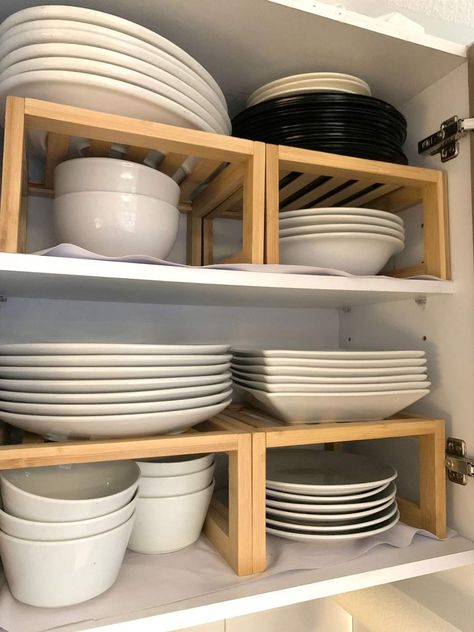 Plates Bowls Organization, Glass Drawer Kitchen, House Organisation Aesthetic, Aesthetic Kitchen Stuff, Apartment Kitchen Ideas Decor, Cute Kitchen Ideas Apartments, College Kitchen Ideas, Tiny Kitchen Storage Ideas, Cute Apartment Kitchen