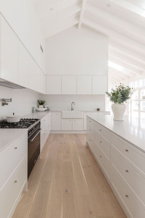 High Ceiling Kitchen Cabinets, Breeze House, Modern Queenslander, Abi Interiors, Luxe Kitchen, Queenslander House, Hamptons Kitchen, Modern Hampton, Free Kitchen Design