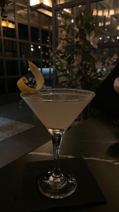 Martini Drink Aesthetic, Lychee Martini Aesthetic, Aesthetic Drink Pictures, Drink Aesthetic Alcoholic, Aesthetic Drinks Alcohol, Alcholic Drink Aesthetic, Drinking Aesthetic, Alcholic Drink, Martini Aesthetic