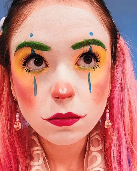 Clowns Makeup Cute, Diy Clown Outfit Women, Clown Makeup Ideas Easy, Cute Easy Clown Makeup, Carnival Clown Makeup, Simple Cute Clown Makeup, Pride Clown Makeup, Colourful Clown Makeup, Pumpkin Clown Makeup