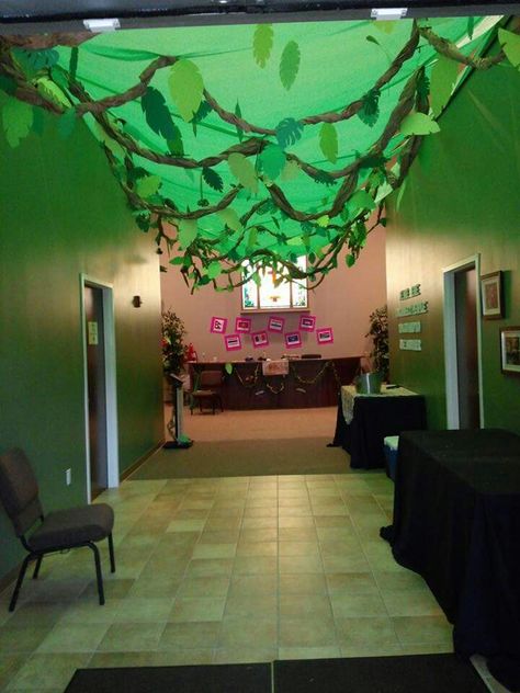 Eastpoint Fellowship,  Orlando FL VBS 2015 Journey Off the Map Decor Marin, Jungle Theme Classroom, Rainforest Theme, Jungle Decorations, November Crafts, Deco Jungle, Vbs Themes, Paper Lunch, Fiesta Tropical