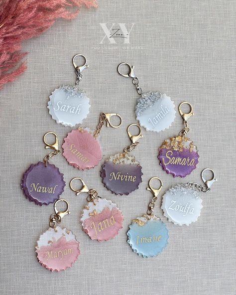 Resin Art Keychain Ideas, Resin Keychains Ideas, Resin Keychain Ideas, Instagram Hilight, Resin Key Chains, Instagram Hilight Ideas, Resin Dominoes, Resin Art Canvas, Resin Arts