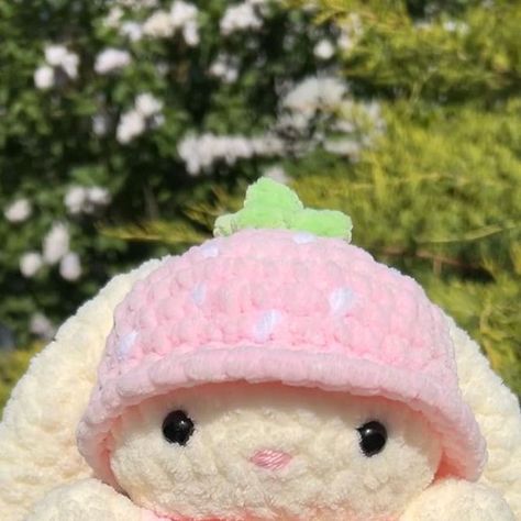 Strawberry Bunny Crochet Pattern, Strawberry Bunny Crochet, Bunny Strawberry, Strawberry Bunny, Plushie Crochet, Crochet Plushies, Crochet Idea, Crochet Strawberry, Crochet Bunny Pattern