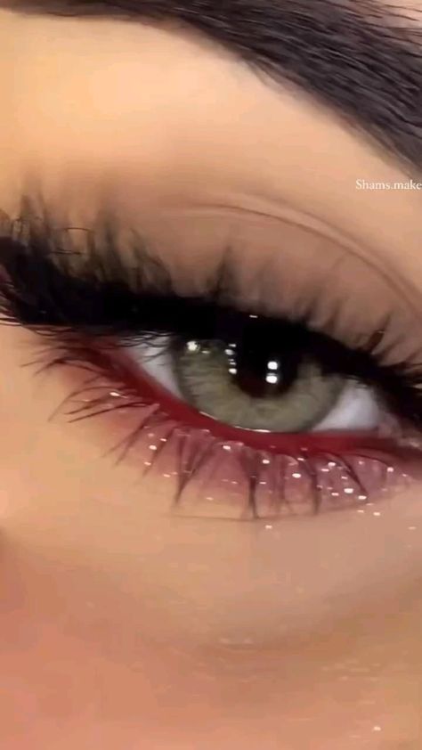 Hoco Makeup With Red Dress, Red Inspo Makeup, Hoco Make Up Ideas, Makeup Ideas For Black Hair, Queen Of Hearts Eye Makeup, Makeup Inspiration Hooded Eyes, Red Theme Makeup, Hoco Makeup Ideas For Red Dress, Makeup Ideas For Prom Red Dress